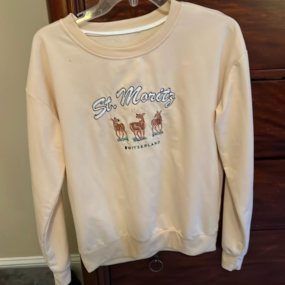 Size M yellow sweatshirt